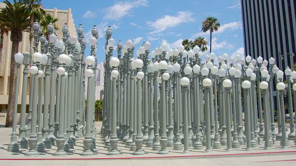 The Best Free Things To Do In Los Angeles - LACMA lights - streetlight exhibit